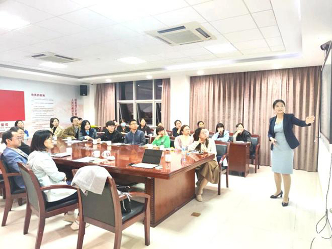 前期为各社区党委书记开展专题培训。嘉莲街道供图