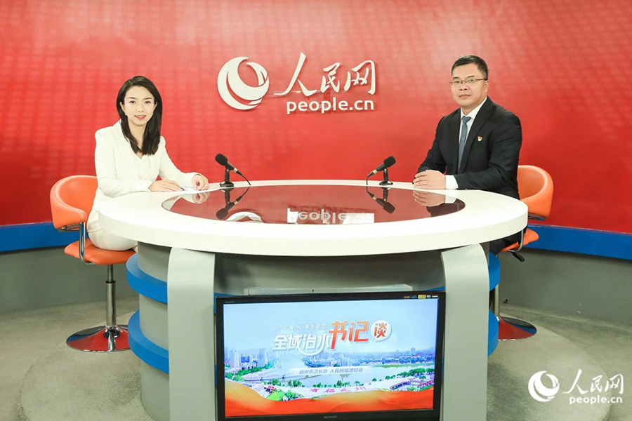 福州市委常委、福清市委书记叶仁佑做客人民网福建演播室。人民网 陈永整摄