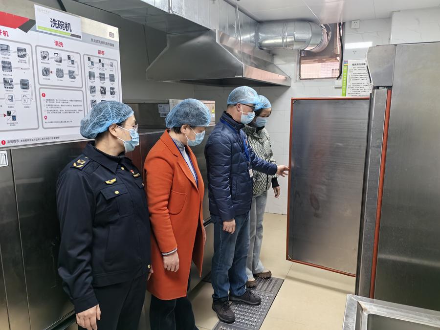 检查现场。罗瑶摄