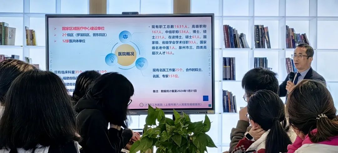 晋江博士协会副会长,晋江市医院副院长、神经外科学科带头人郭协力分享《医路笃行 逐梦未来》,为医学生分享医学成长之路。