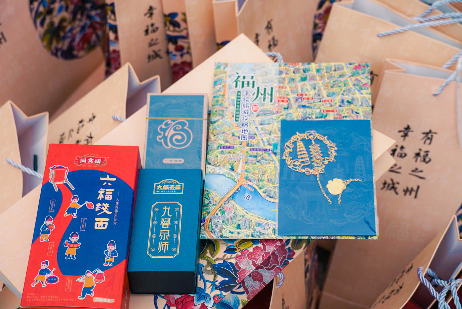 具有福州特色的“欢迎礼物”。福州市文化和旅游局供图