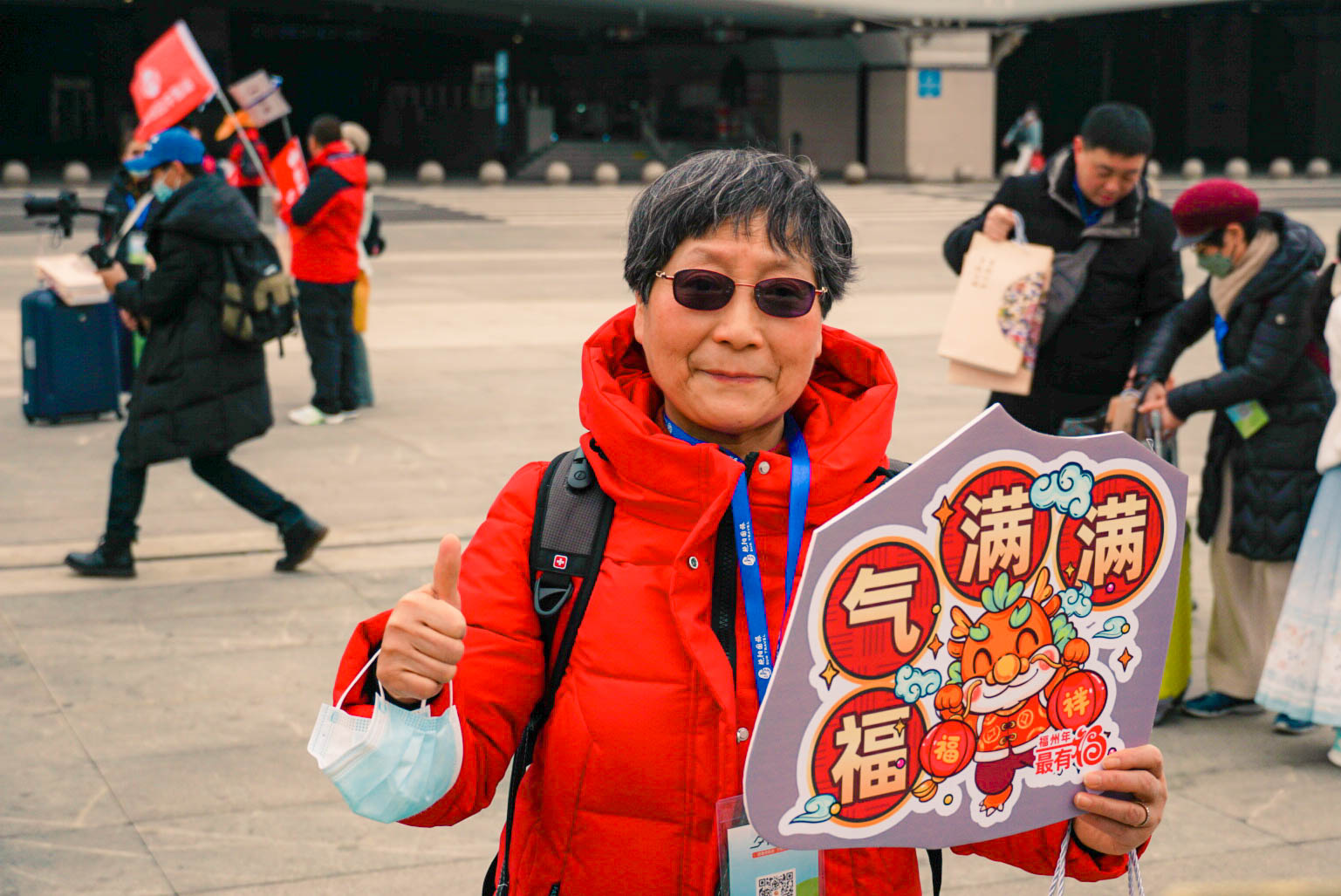来榕游客在福州南站留影。福州市文化和旅游局供图