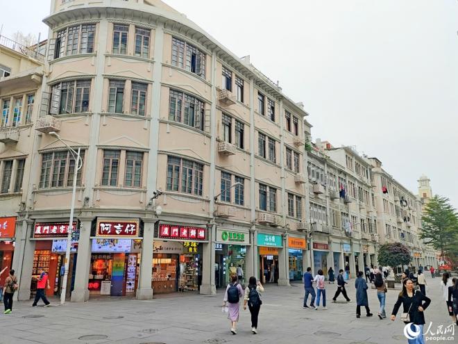 去年11月下旬被评为“全国示范步行街”的厦门中山路。人民网记者 陈博摄