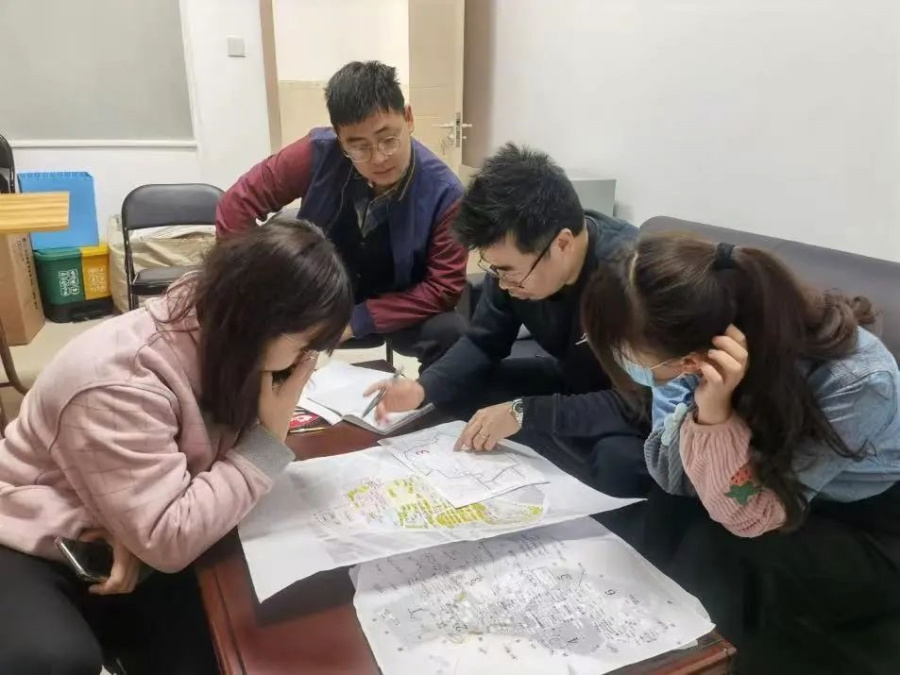 志愿者们积极挖掘社区存量资源潜力,从细微处改善居民生活环境,让老旧小区旧貌换新颜。厦门市自然资源和规划局供图