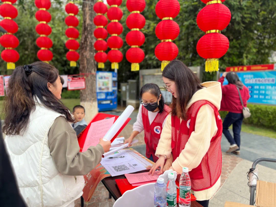 开展便民服务。集美区融媒体中心供图
