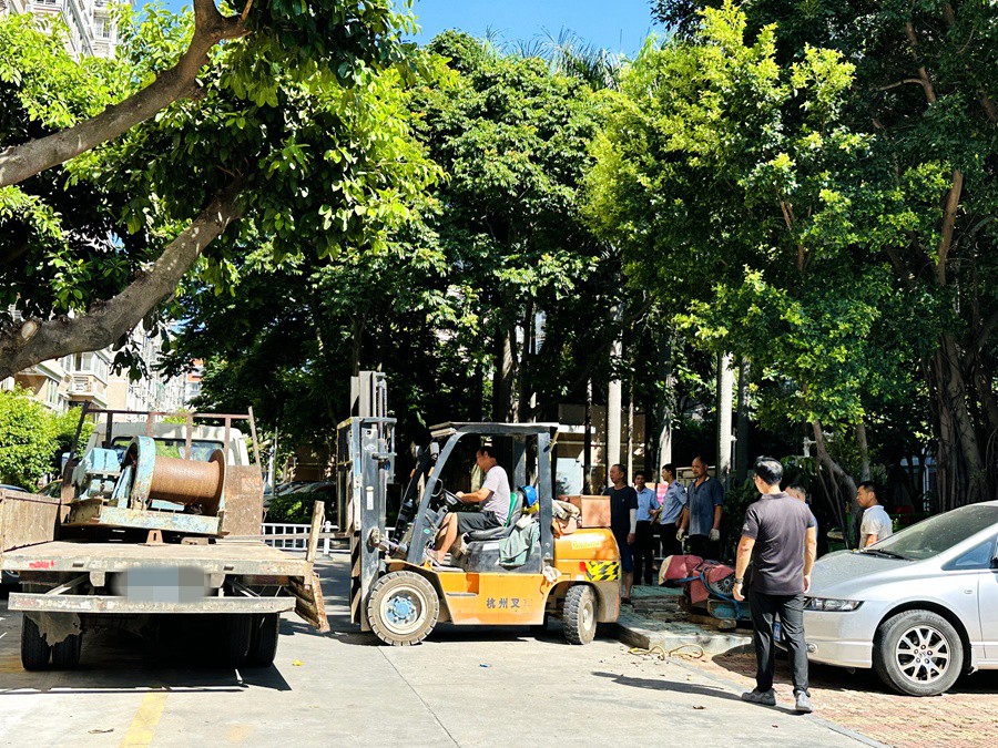 通過近鄰監督工作機制，蓮前街道前埔北社區前埔一裡西小區一處架空層堆積的雜物得到清理。思明區蓮前街道供圖