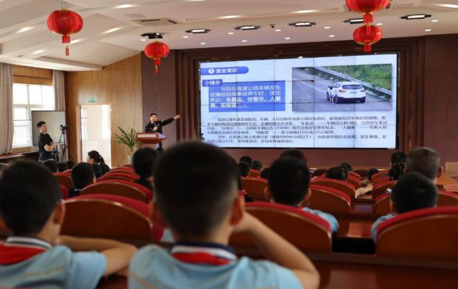 道路交通安全知识宣讲。厦门交警供图