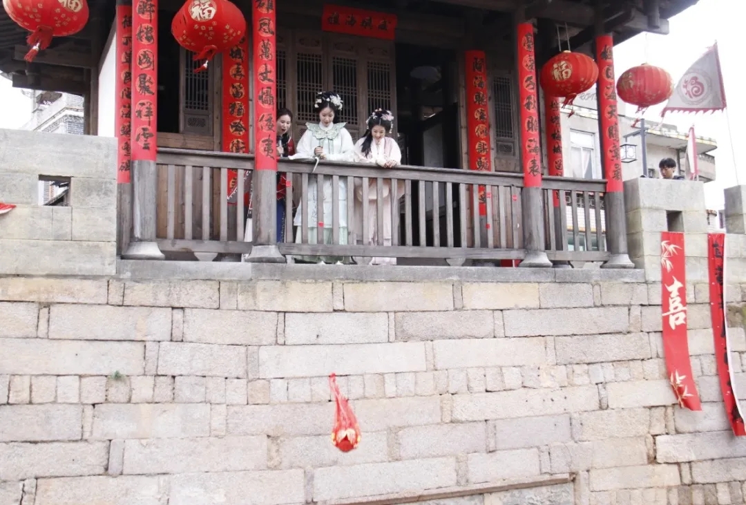 梅花喜娘现场说亲。长乐区融媒体中心供图