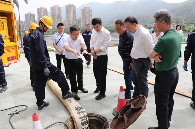 现场参观福建省北部城市排水应急救援基地（福州市城市安全应急救援基地）。福建省住房和城乡建设厅供图