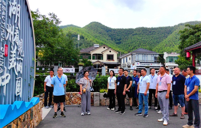 长泰区坂里乡组织人员赴省外学习田园综合体打造、乡村旅游产业开发等先进经验做法。长泰区融媒体中心供图