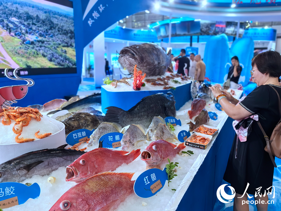 來自全世界的海鮮帶來“海鮮盛宴”。人民網記者 林曉麗攝
