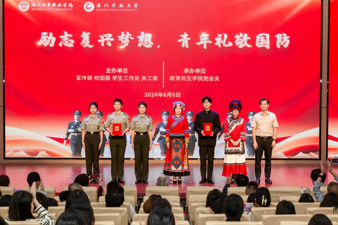 颁奖仪式现场。