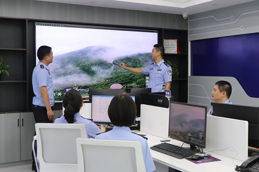 2024年5月,泉州市公安局洛江分局森林警察大队民警对重点生态区位进行视频巡护。沈淑芳摄