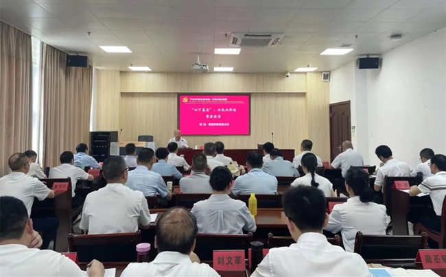 开展专题讲座。