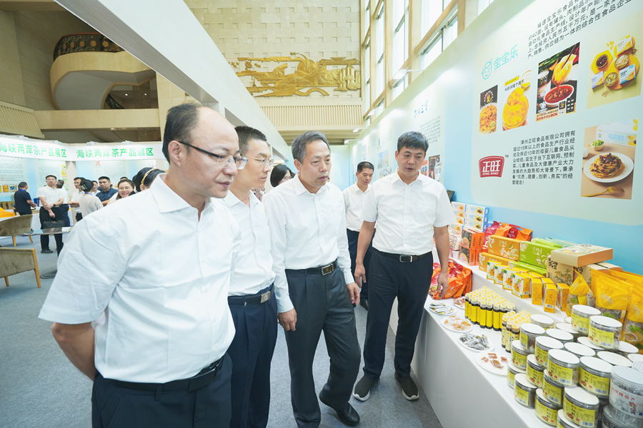 各大展区人头攒动，热闹非凡。云霄县融媒体中心供图