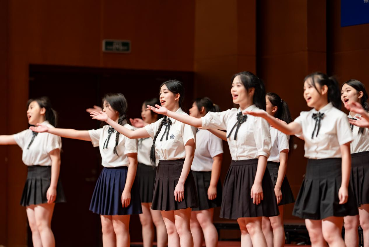 福州屏东中学合唱团合唱《书香屏东》。福州屏东中学供图