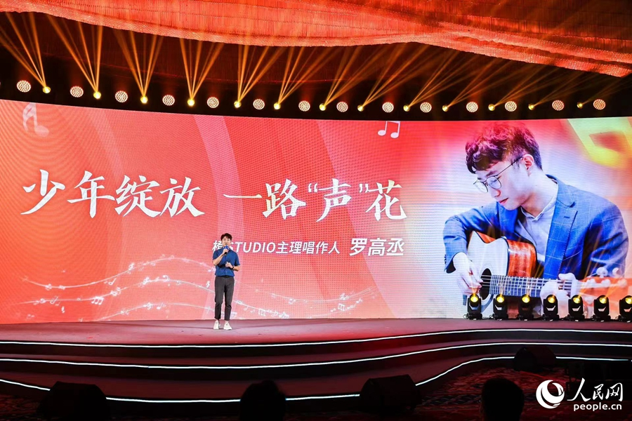 羅高丞現場分享自己的創作心路。人民網攝