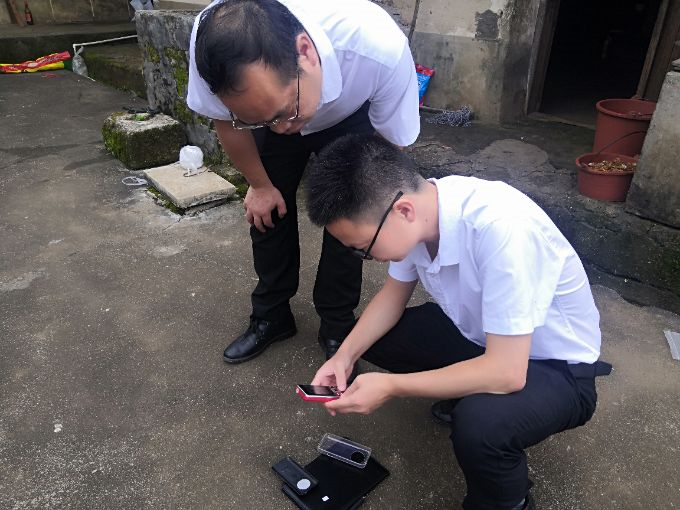 张兴华深入实地查勘网络覆盖情况