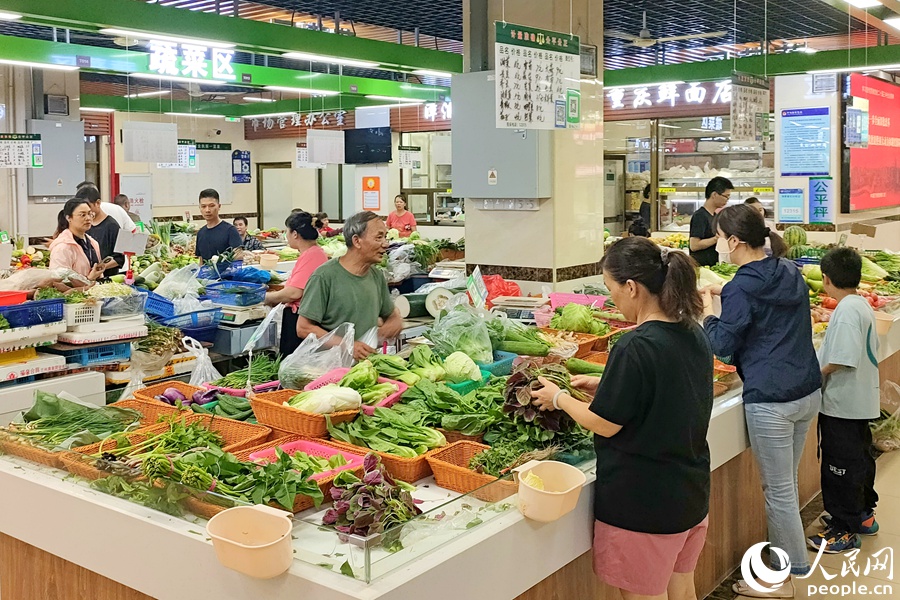 莲花市场蔬菜区。人民网记者 陈博摄