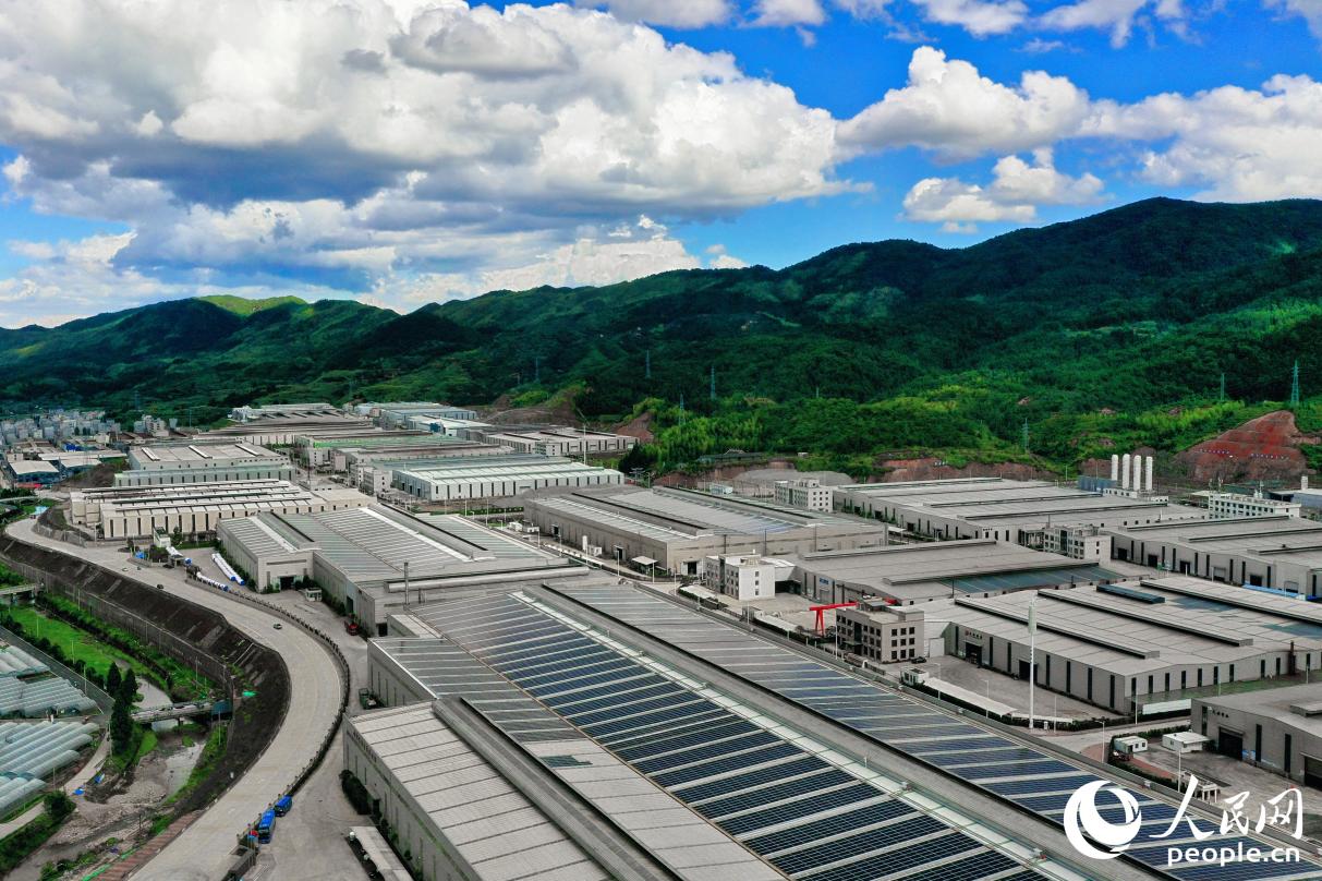 位於大山深處的周寧縣不鏽鋼深加工產業園，是當地首個百億產業集群。人民網 李唯一攝