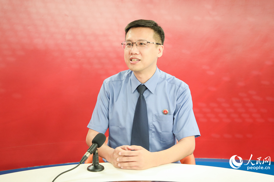 福州市仓山区人民检察院第二检察部主任陈俊云做客人民网福建演播室。人民网 兰志飞摄