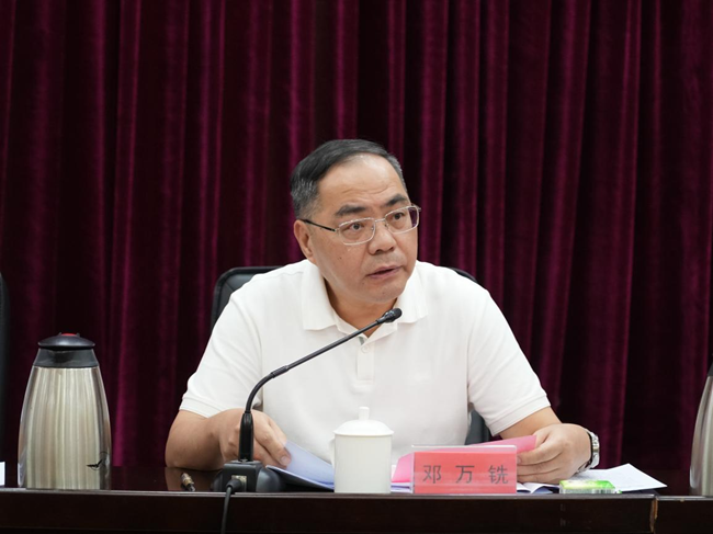 台江区政协党组书记、主席邓万铣在会上讲话