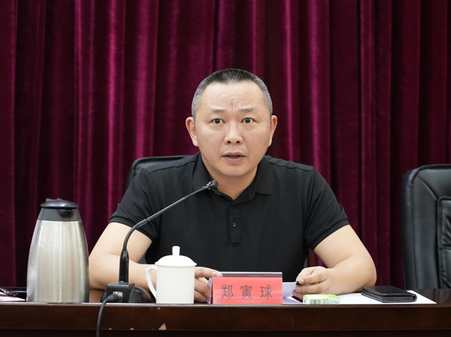台江区委常委、副区长郑寅球在会上讲话