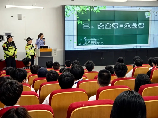 长乐交警开展交通安全宣传。长乐区