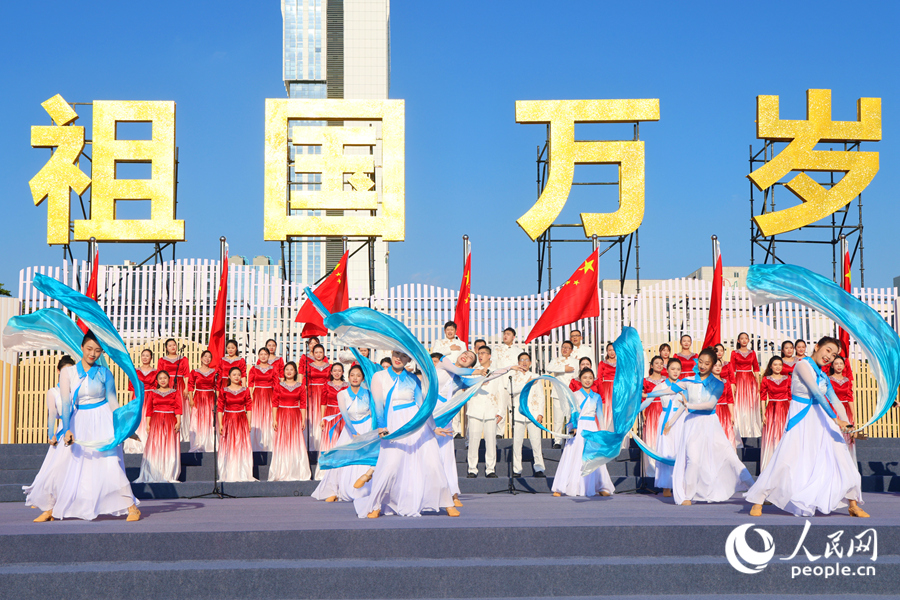 同安区总工会代表队载歌载舞。人民网记者 陈博摄