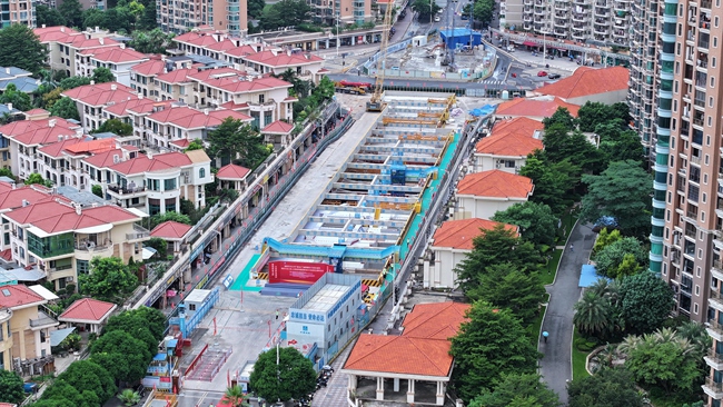 福州市轨道交通2号线东延线一期工程项目儒江站正进行主体结构施工。中建海峡供图