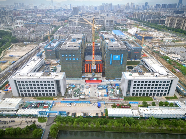 福州市公安局业务技术用房项目正在进行二次结构、室内装饰装修及机电安装施工。中建海峡供图