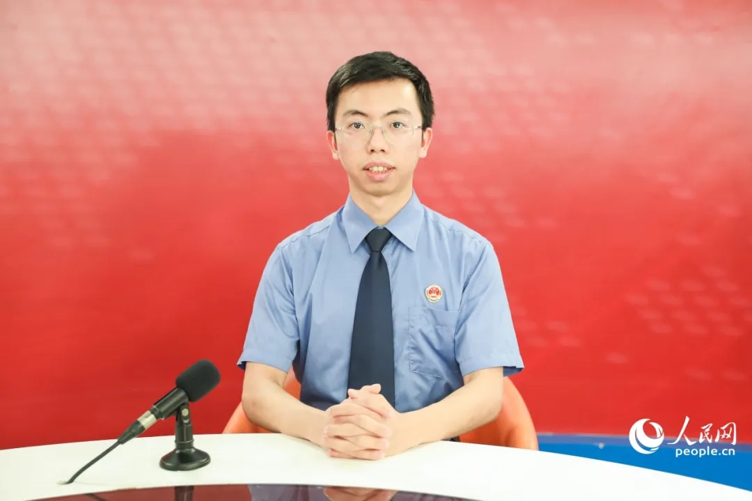 南平市建阳区人民检察院综合业务部副主任张宏麟做客人民网福建演播室。人民网 陈永整摄