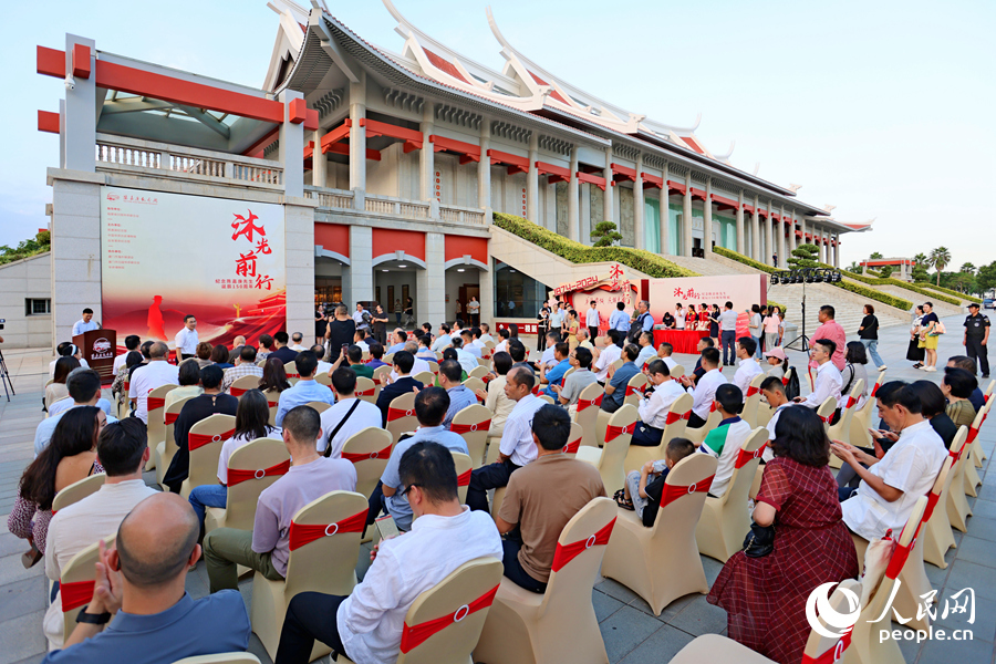 “沐光前行”纪念陈嘉庚先生诞辰150周年特展在位于厦门市集美区的陈嘉庚纪念馆开展。人民网记者 陈博摄