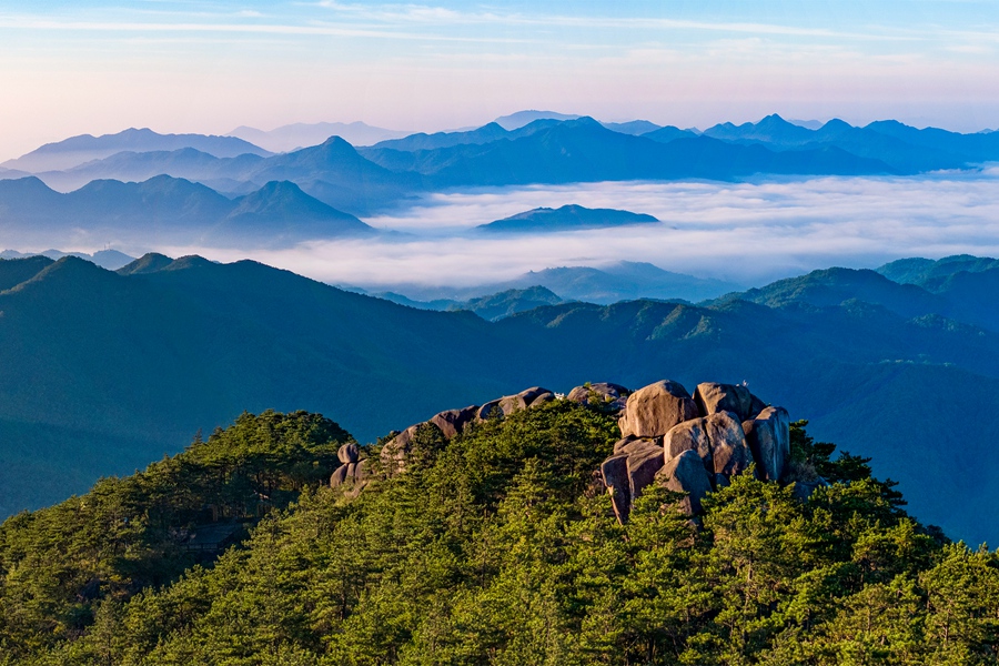 戴云山常年云雾缭绕，仿佛仙境一般