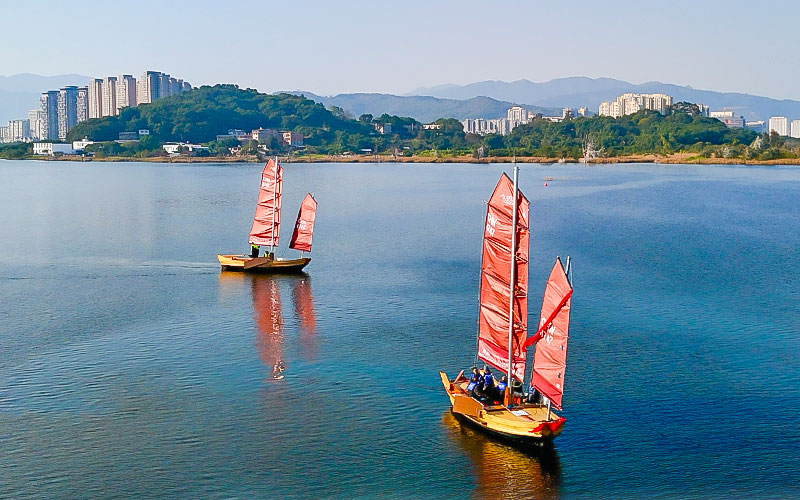 世界首款“福船型”中式现代木帆船在福建宁德首航