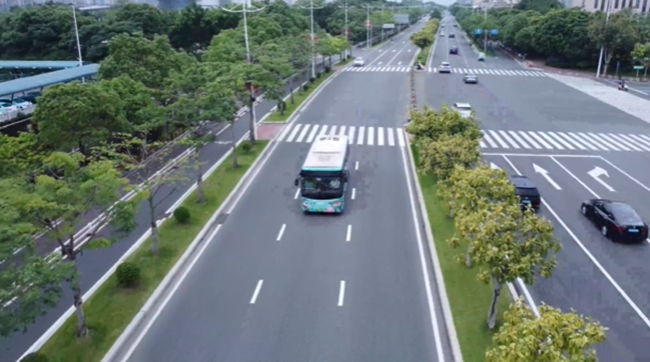 “神奇巴士”穿梭在市域道路间