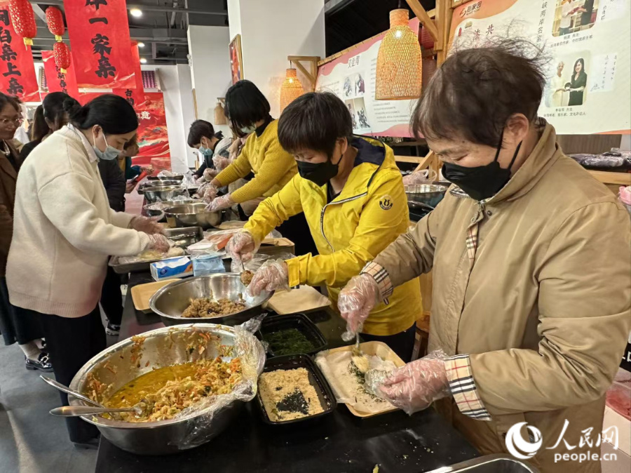 特色非遺美食——廈門薄餅制作體驗。人民網記者 張萌攝