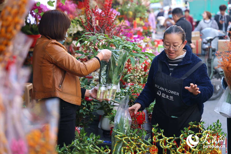 花卉市場迎來銷售旺季。人民網記者 陳博攝