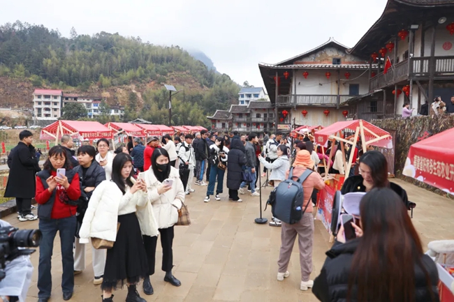 “暖冬助農 古厝迎新”市集