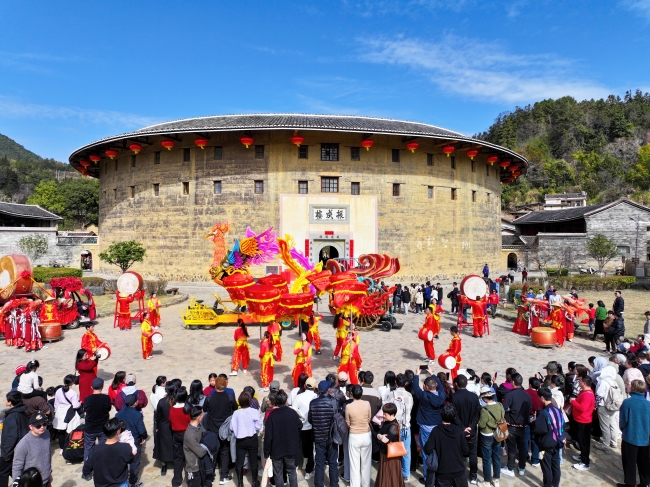 巨型彩翼靈鳳。龍岩市融媒體中心供圖