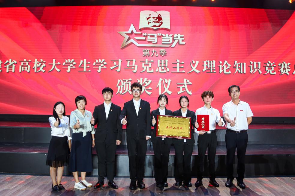 學生參加福建省第九季大學生學習馬克思主義理論“一‘馬’當先”知識競賽。廈門城市職業學院供圖