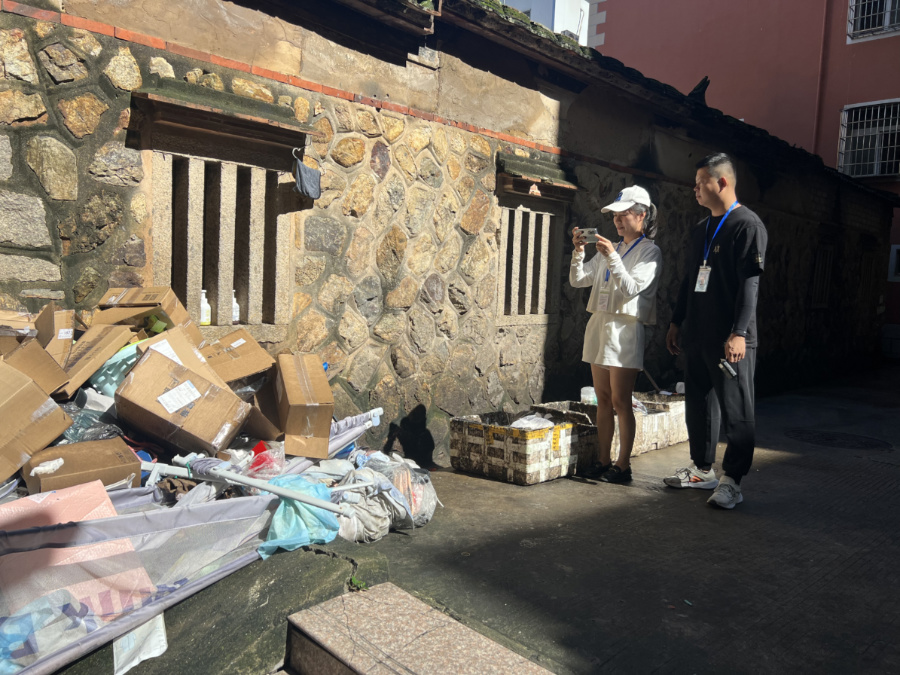 開展農村生活垃圾治理和環境衛生整治工作。廈門市執法局供圖