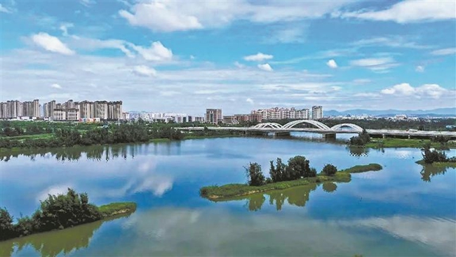 百崎湖是泉州最大的江海交汇湖泊，被誉为泉州“城市之眼”。