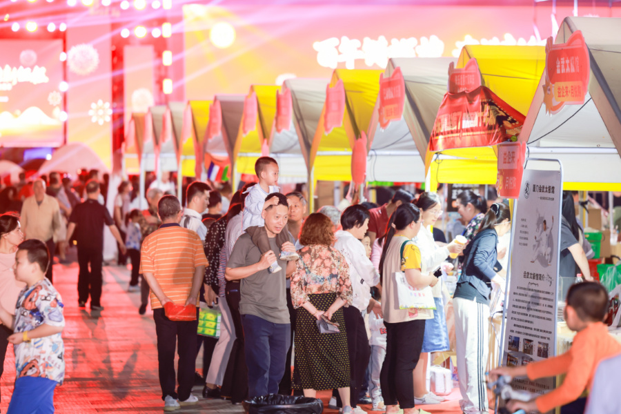 工会市集活动现场。潘书婷摄