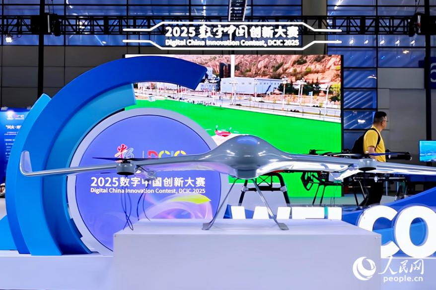 展馆内的无人机展区。实习生 林雪航摄