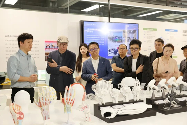 参会人员参观泉州开发区智能产业园等地