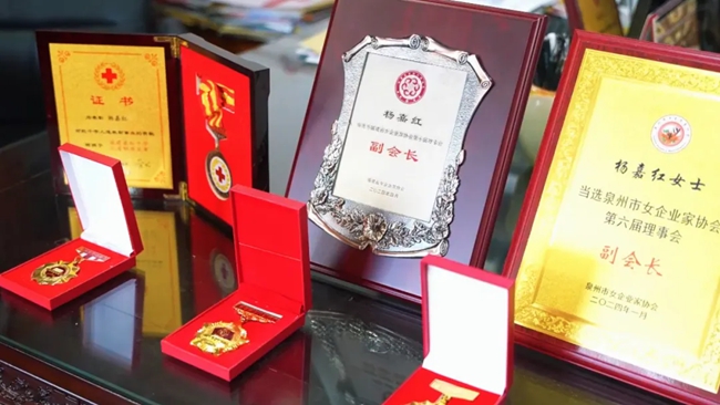 楊嘉紅獲評多個榮譽稱號。杜志鑫攝