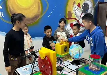 螺陽鎮霞光村青少年社會教育活動中心開展少年科普器具體驗課