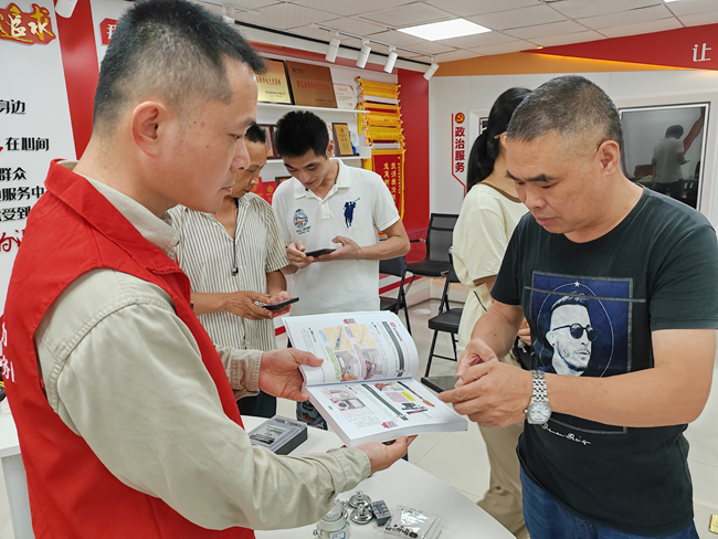 國網莆田供電公司“無憂電工”導師開展培訓，講授電力知識。張婷婷攝
