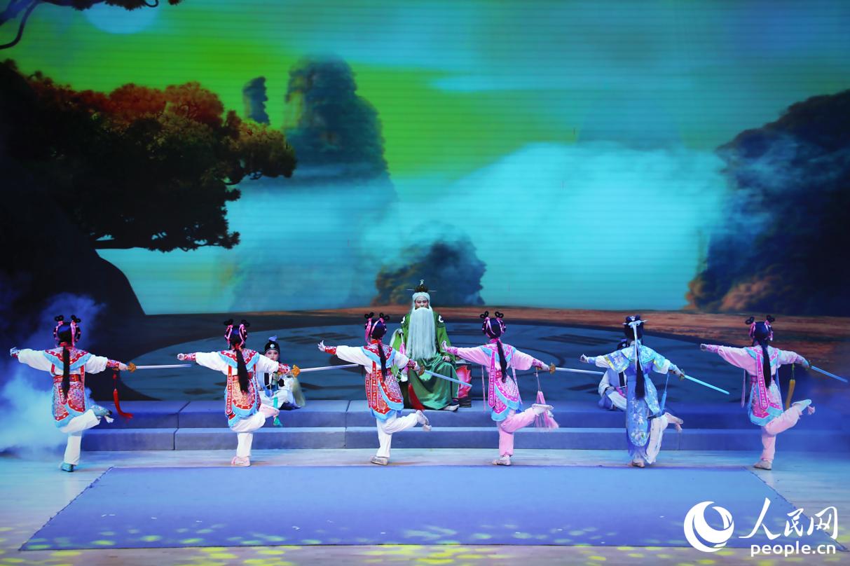 闽剧流行于闽中、闽东、闽北等地区，是首批国家级非物质文化遗产之一。人民网 李唯一摄